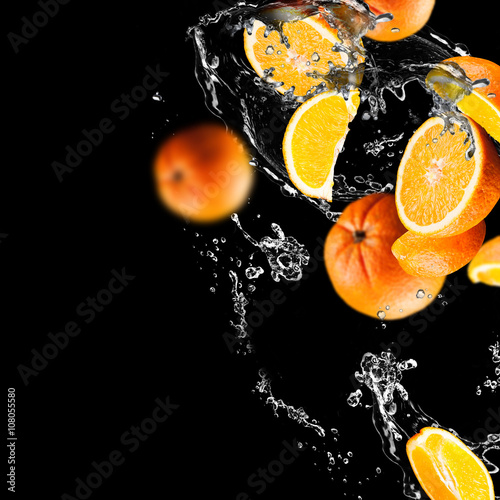 Fototapeta Naklejka Na Ścianę i Meble -  Orange fruits and Splashing water
