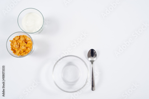 fit breakfast / healthy breakfast of cornflakes and yogurt 