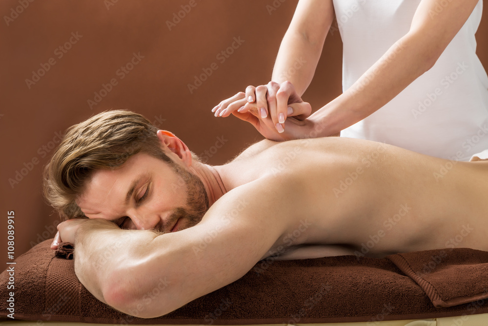 Young Man Receiving Back Massage At Spa Αφίσα | Europosters.gr