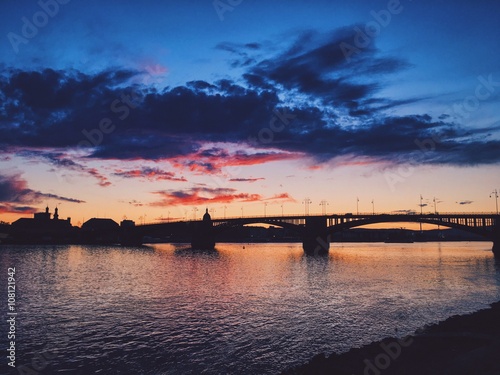Rheinufer im Abendlicht  © daventertainment