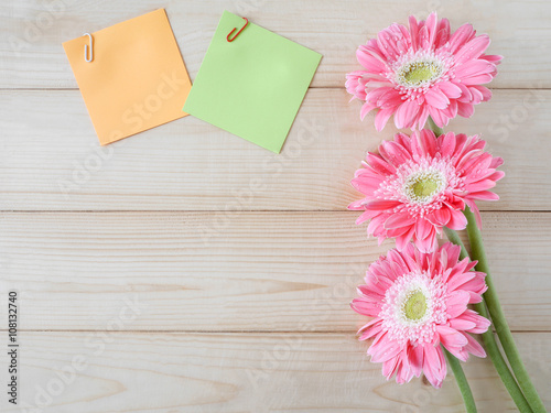 Sticky note and pink flower 1 © npstockphoto
