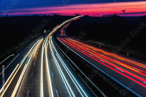 Autobahn bei Nacht