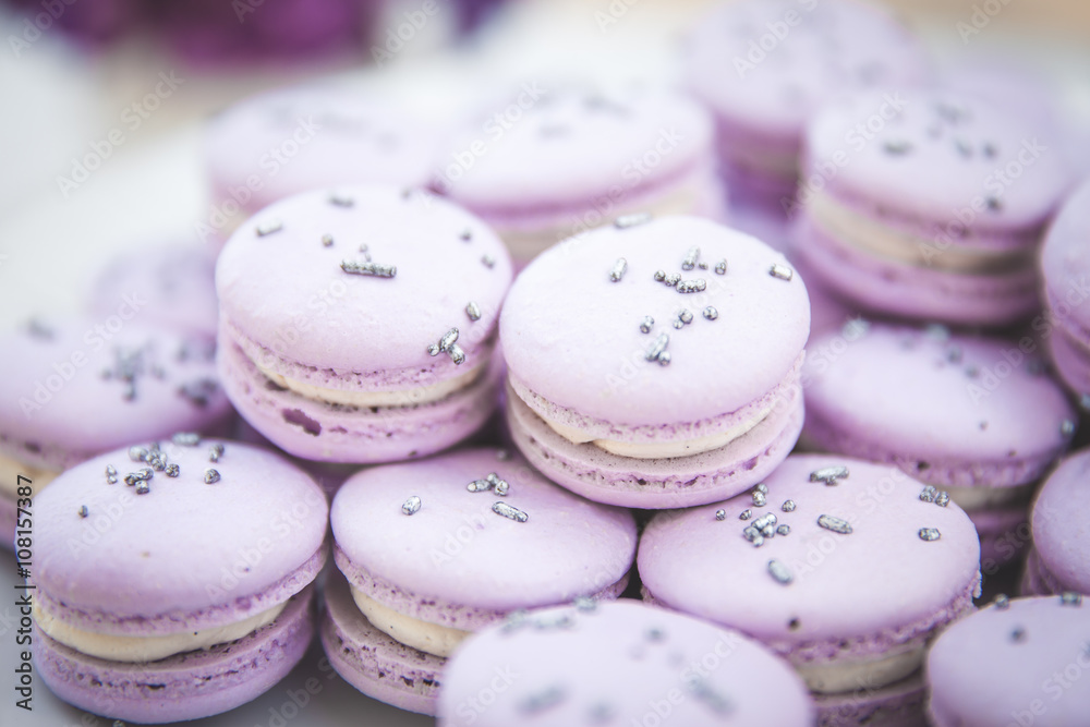 Fototapeta premium Fresh Baked Purple Macaroon Cakes