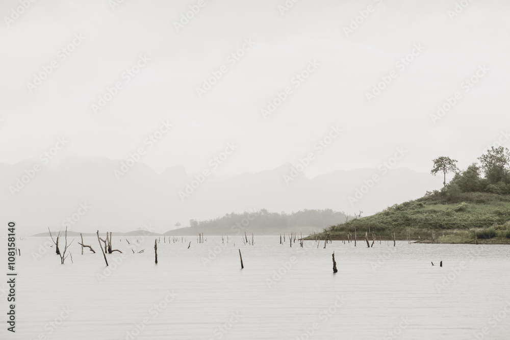 Naklejka premium Lake and mountains
