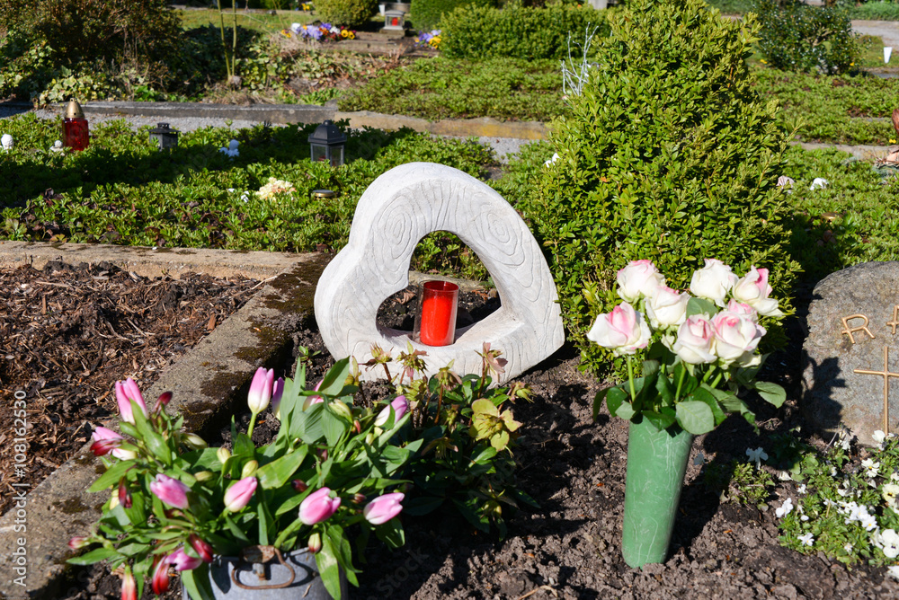 Grablich im Herz StockFoto Adobe Stock