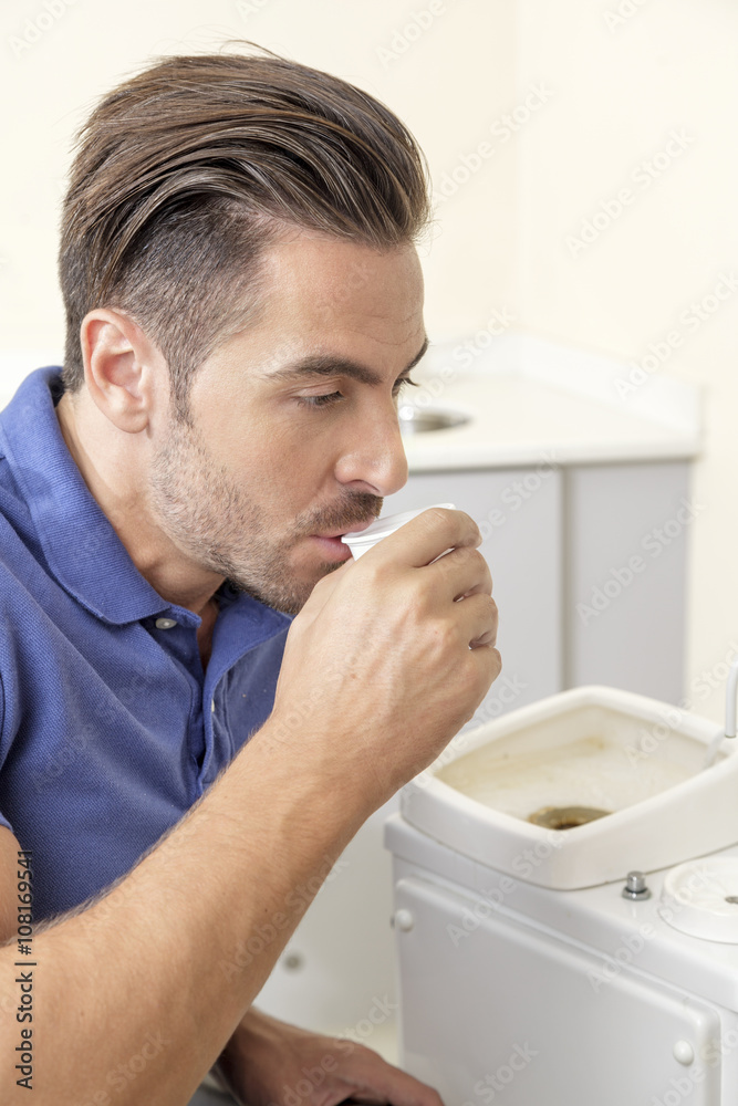 Dental patient rinse mouth after treatment Dental patient rinse mouth after treatment