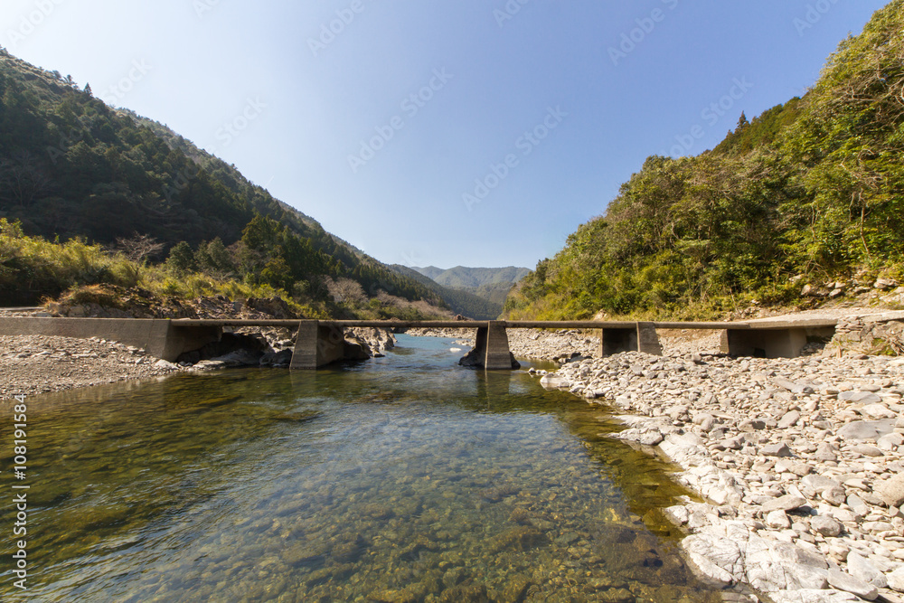Fototapeta premium 高知県四万十町 木屋ヶ内沈下橋