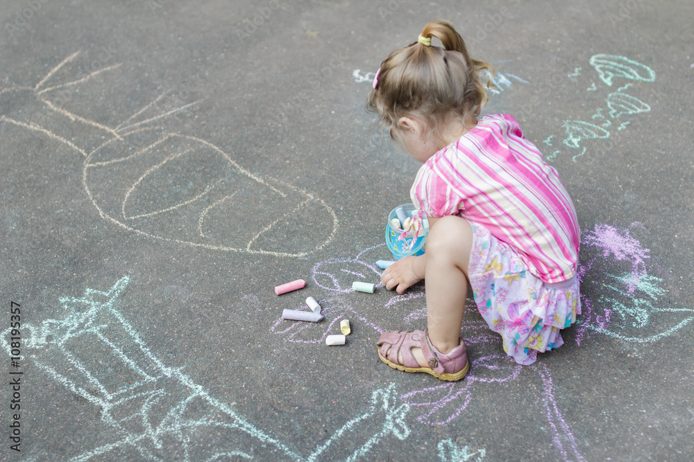 Naklejka premium Sidewalk chalk drawings of little Caucasian girl wearing pink ruffle skirt