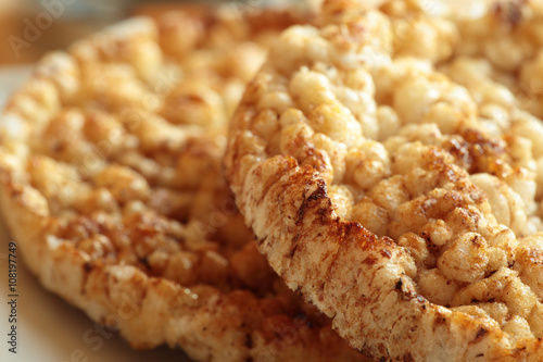 Rice cakes with honey