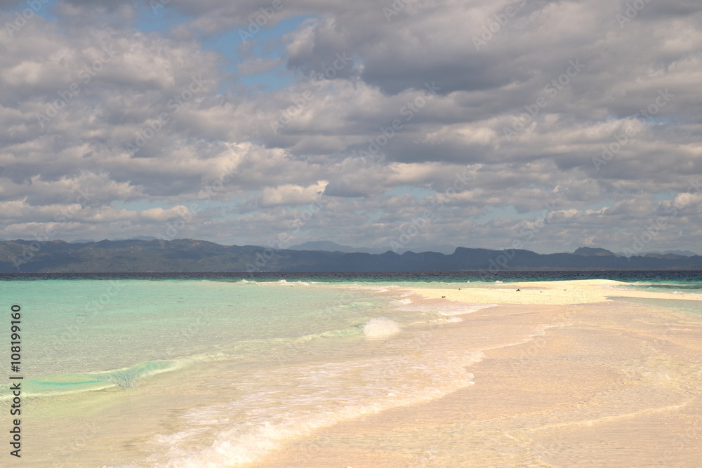 Fototapeta premium pristine tropical beach hideaway