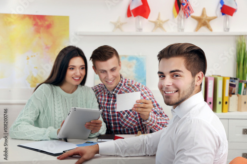 Agent offering vacation opt...