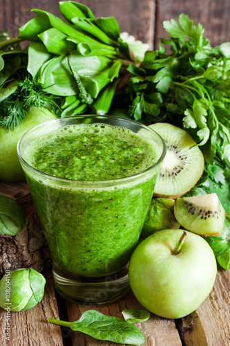 smoothie with green vegetables and fruits