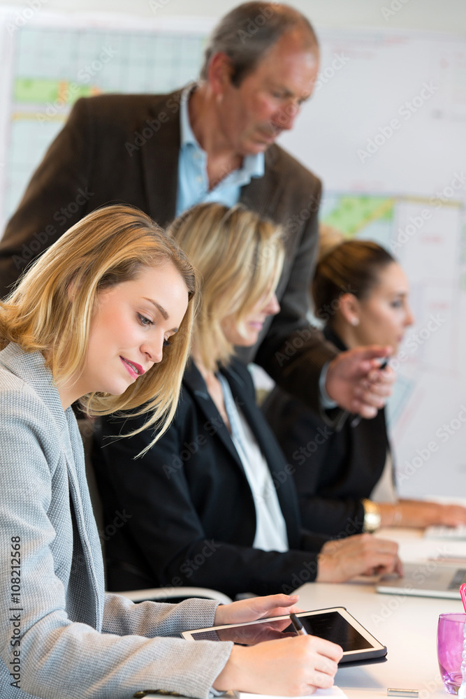 business people working in office business people working in office