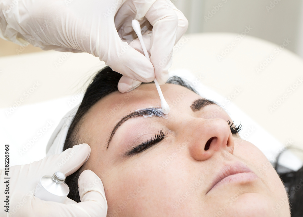 Mikrobleyding eyebrows workflow in a beauty salon