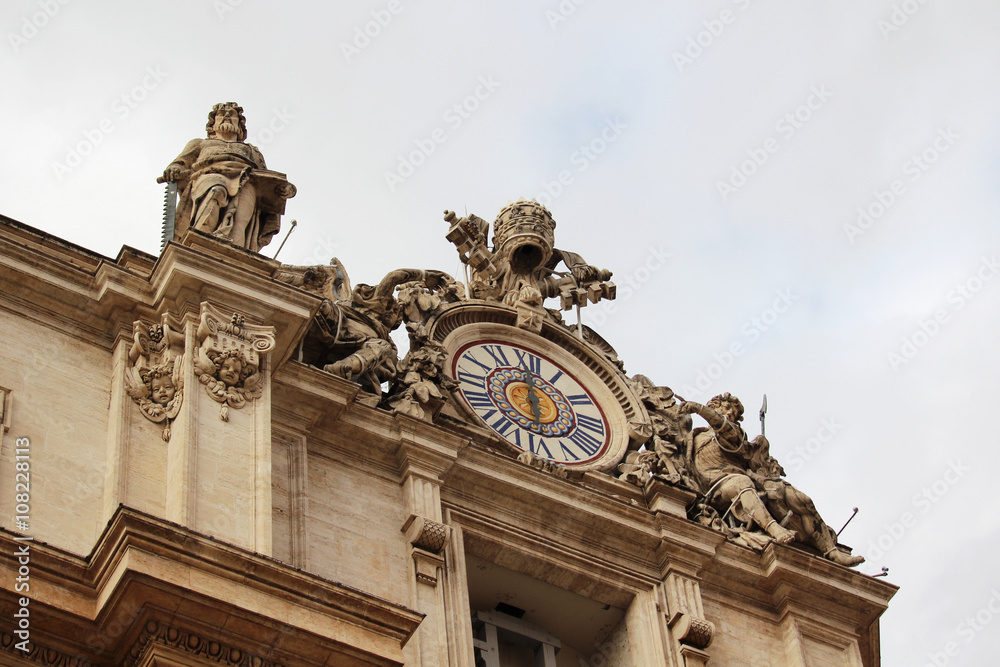 Statues on fronton of Saint Peter Cathedral 