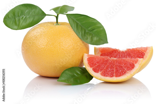 Grapefruit Frucht mit Bl  tter geschnitten Freisteller freigeste