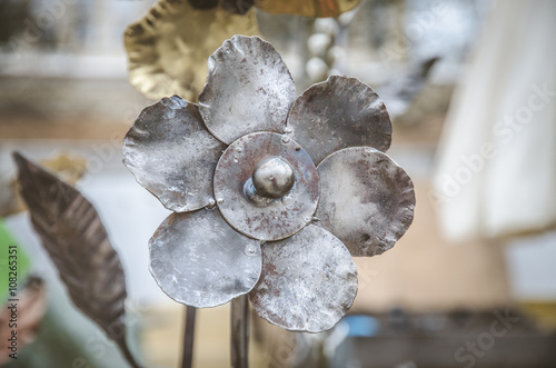 Fototapeta Naklejka Na Ścianę i Meble -  steel handmade flower
