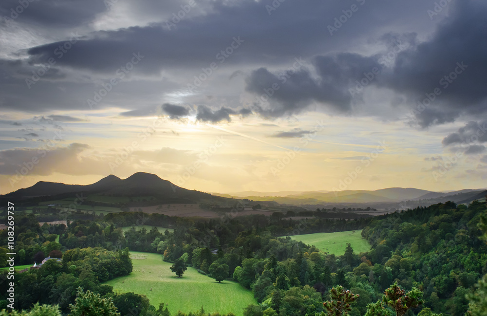 Obraz premium View of Scottish Borders, overlooking the valley of the River Tweed