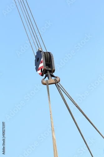  pulley with sturdy steel cables to lift loads during loading