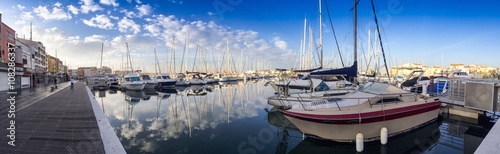 Port de plaisance du Cap d'Agde, Languedoc en France © FredP