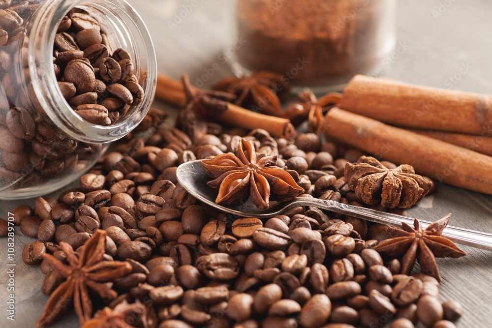 Composition with coffee and aromatic ingredients Composition with coffee and aromatic ingredients