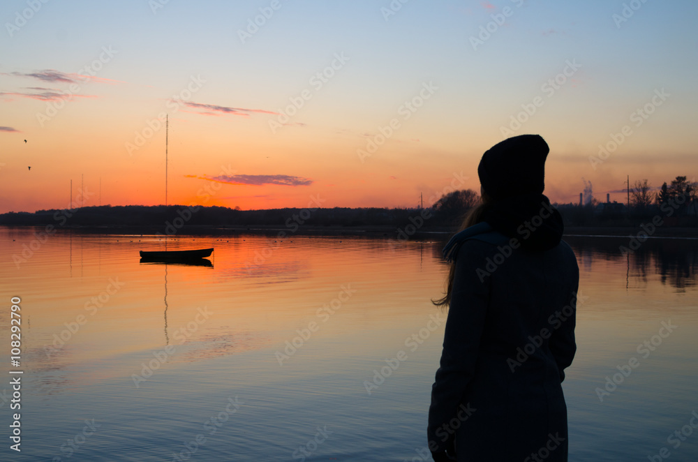 Fototapeta premium girl watch Beautifull orange sunset evening