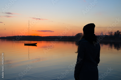 Billede på lærred girl watch  Beautifull orange sunset evening
