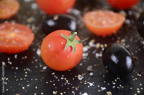 Tomate  azeitonas photo