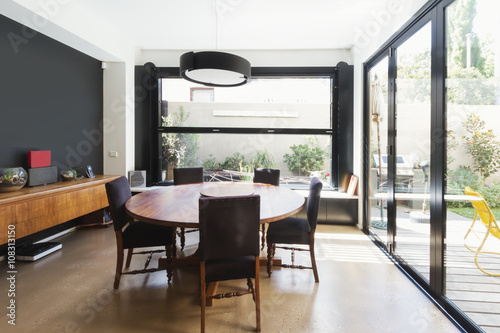 Family dining room extention in Australian contemporary home © Jodie Johnson