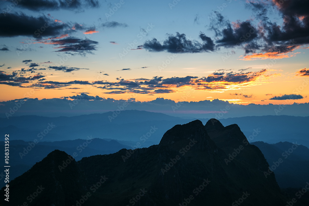 Obraz premium Mountain sunset sky