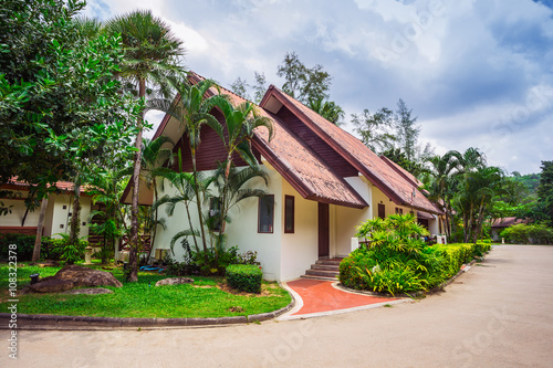 Fototapeta Klong Prao Resort. Cottages on the Bay in a tropical garden
