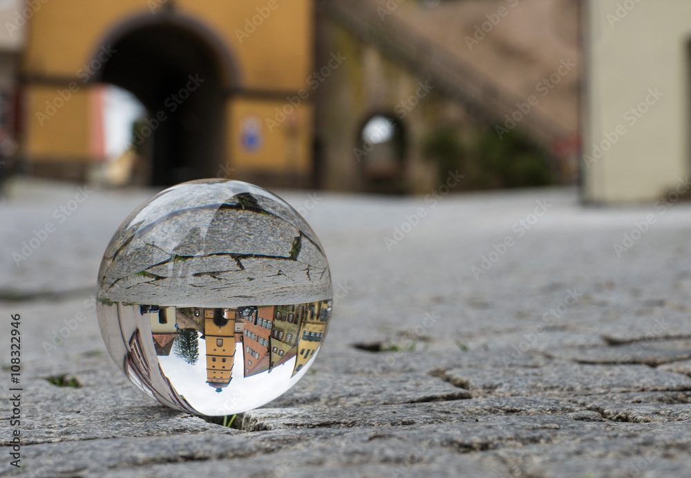 Stadttor von Dinkelsbühl in der Glaskugel