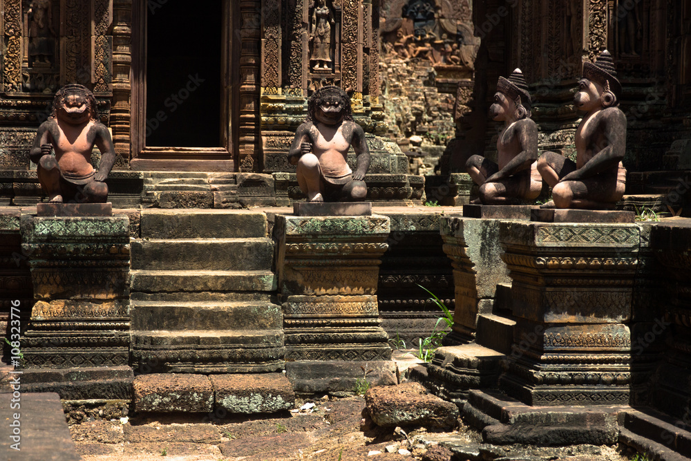 Fototapeta premium Monkey Statues in Banteay Srei - Siem Reap, Cambodia