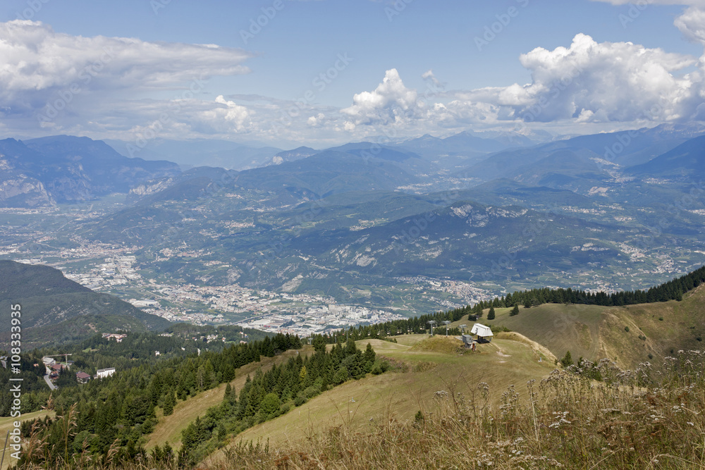 Veduta della valle di Trento dal monte bondone