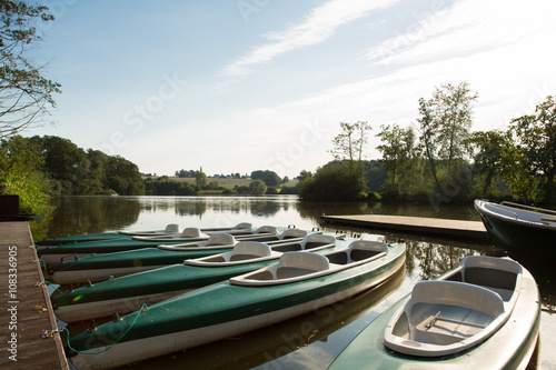 Wallpaper Mural Boote im Segel Hafen auf Wasser vor blauem Himmel Torontodigital.ca