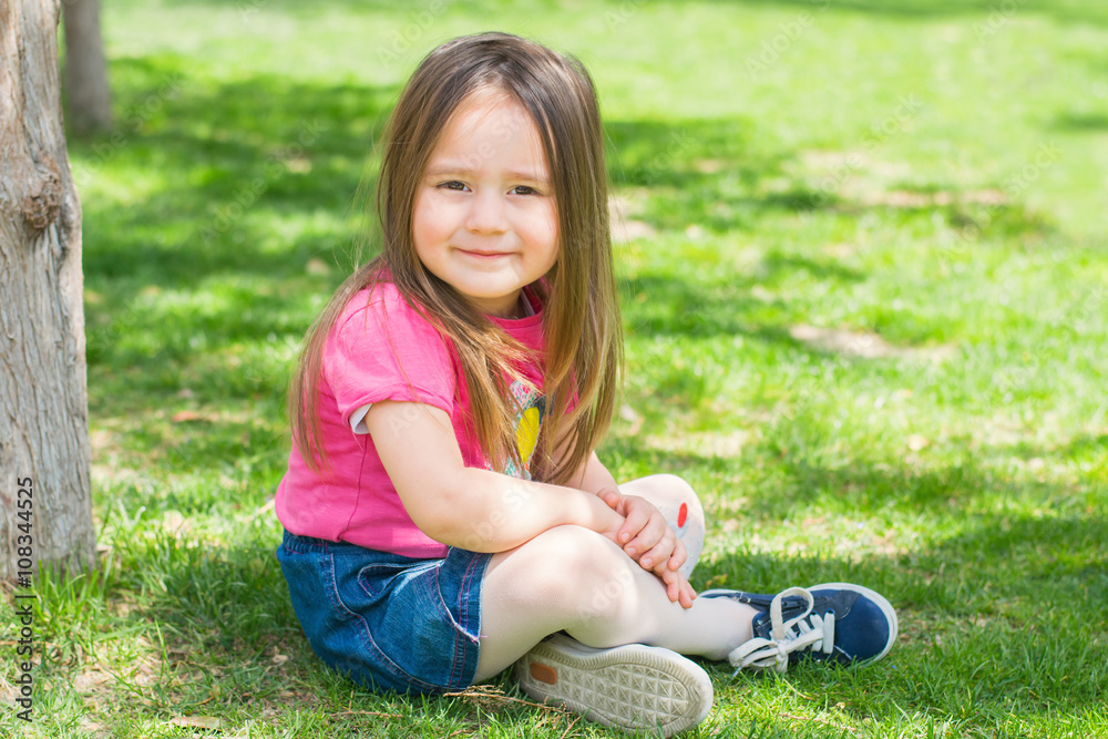 Fototapeta premium beautiful little girl outdoors