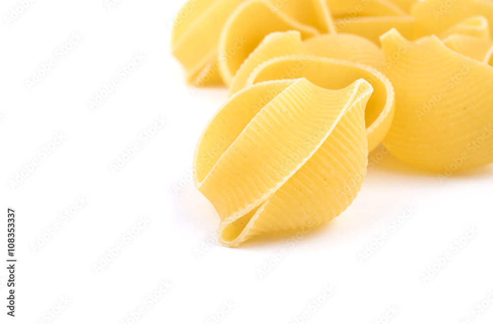 Макароны ракушки на белом фоне Stock Photo | Adobe Stock