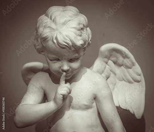 Obraz na plátne Beautiful marble statue of angel