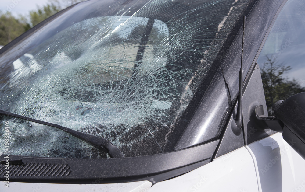 Obraz premium Broken glass of a car