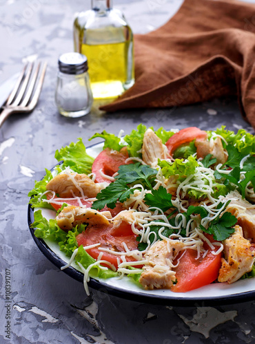 Salad with chicken  tomato and cheese
