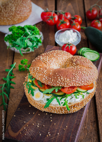 Bagel With Cream Cheese And Tomato