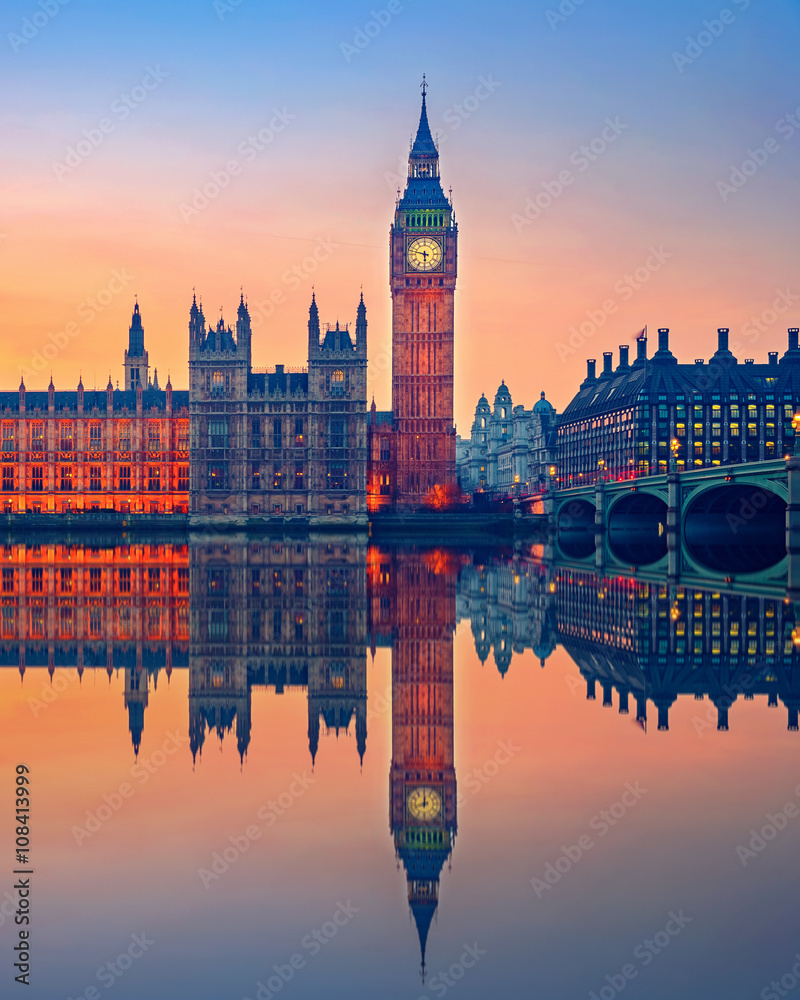 Naklejka premium Big Ben and Houses of parliament at dusk in London