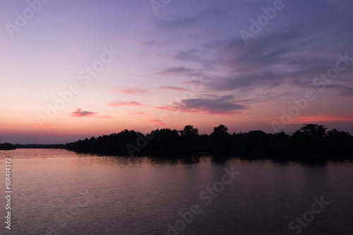 Fototapeta Naklejka Na Ścianę i Meble -  Beautiful sky sunset at Tapee river Suratthani Thailand