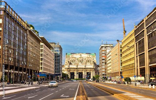 Via Vittor Pisani leading to Milano Centrale