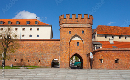 Plakat w ramie Brama Mostowa wraz z murami obronnymi, Toruń, Poland 