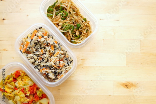 手作りの保存食 冷凍 お弁当 チルド オーガニック 常備菜 タッパー Home Cooked Organic Preservative Food For Lunch Box Japanese Food Stock Photo Adobe Stock