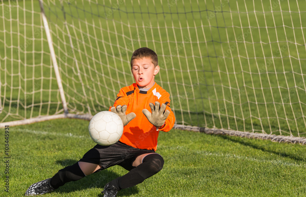 Obraz premium boy goalkeeper defends