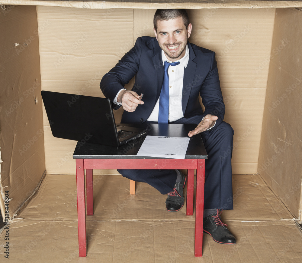 Fototapeta premium businessman proposes to sign a contract