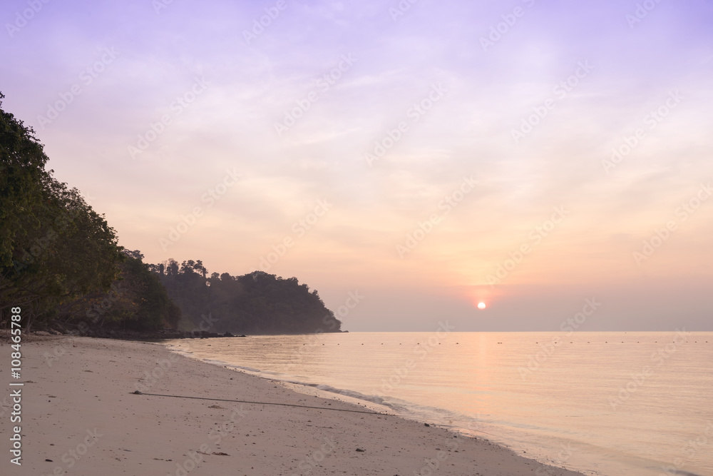 Naklejka premium sunset for vacation time so sweet