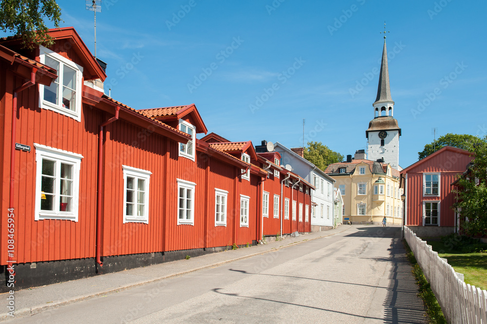 Obraz premium Vintage architecture during summer in idyllic small town Mariefred. This historic town on Lake Malaren is a popular tourist destination in Sweden